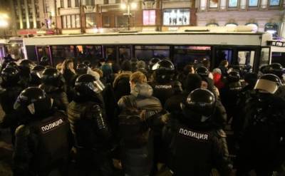 В ходе трех протестных акций в поддержку Алексея Навального задержано более 10 тысяч человек по всей стране