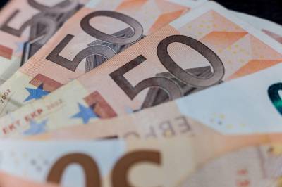 Курс валют на 3 февраля: евро продолжает серьезно дешеветь