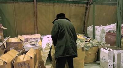 Под Астраханью в грузовике нашли контрафакта на 44,5 миллиона рублей