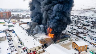 Трое сотрудников МЧС пропали в ходе тушения пожара в Красноярске