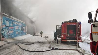 МЧС создаст комиссию по расследованию причин пожара на складе в Красноярске
