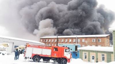 Пропавшие во время возгорания на складе в Красноярске пожарные погибли