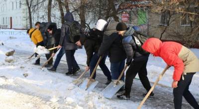 "На долго ли нас хватит?": ярославцы с лопатами вышли массово убирать город