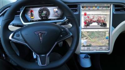 Tesla отзывает 135 тысяч электромобилей в США