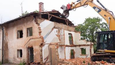 В Зубцове Тверской области суд обязал администрацию города снести аварийные дома
