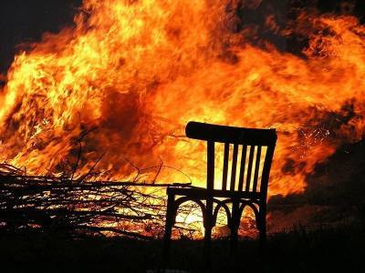 На пожаре в Тайцах сгорели двое мужчин