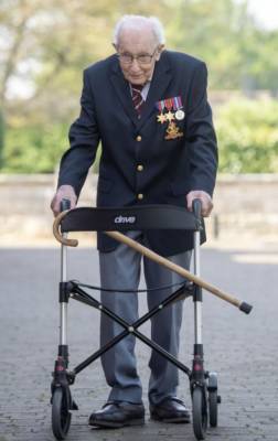 В Британии от COVID-19 умер 100-летний ветеран войны, который собрал 30 миллионов для медиков