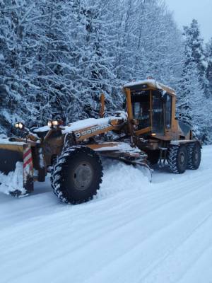 Почти 11 тысяч километров дорог в Ленобласти расчистили от снега и наледи за сутки