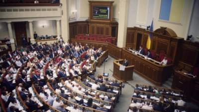 В Раде инициируют импичмент Зеленскому после запрета украинских телеканалов