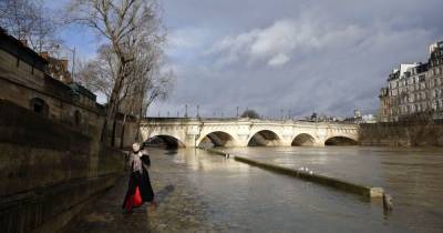 Франция страдает от сильных наводнений: непогода унесла жизни двух человек