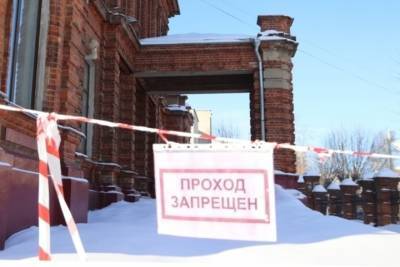 В Иванове регулярно проходят проверки крыш нежилых зданий на предмет наличия наледи и сосулек