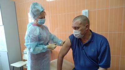 Очередь из желающих сделать прививку от коронавируса в Крыму растянулась до мая