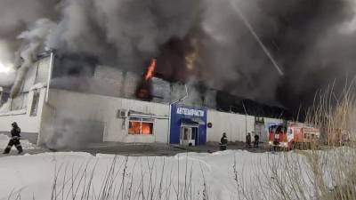 Тело рабочего найдено при тушении пожара на складе в Красноярске