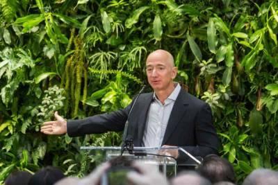 Джефф Безос покидает пост гендиректора Amazon на пике развития компании: что случилось