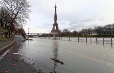 Дожди и наводнения в Европе: жителей прибрежных поселений эвакуируют