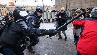 Спикер ЗакСа Макаров отключил микрофон депутатам из-за слов о митинге