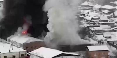 Пожар на складе в Красноярске - О чем говорили пожарные, когда оборвалась связь и они погибли - ТЕЛЕГРАФ