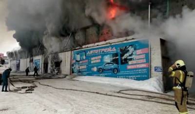 СМИ сообщили о гибели трёх спасателей при тушении пожара в Красноярске