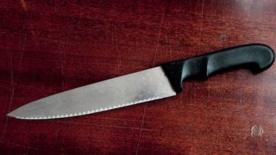 Постояльца уфимской гостиницы нашли мертвым с ножевым ранением на шее