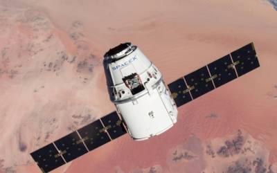 SpaceX собирается полноценно заняться запуском гражданских лиц в космос в конце года