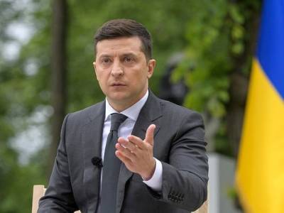 Зеленский назвал закрытие трех украинских телеканалов «трудным решением»