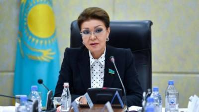 Дочь Назарбаева хочет вакцинироваться «Спутником V»