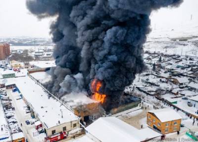 «Ищи выход, ищи!»: в Красноярске в горящем складе автозапчастей погибли трое пожарных