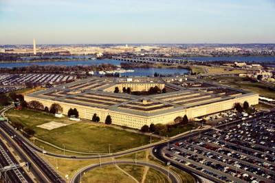 В Пентагоне стали сотнями увольнять чиновников времен Трампа