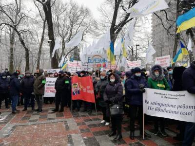 Сотрудники аграрных компаний устроили митинг возле Верховной Рады
