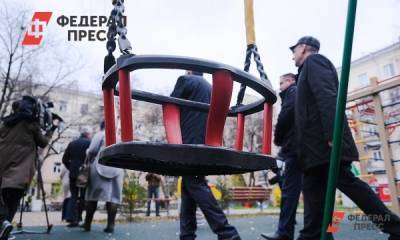 В Городском саду Кургана сломали новые качели за 2 миллиона рублей