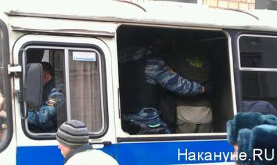 Тюрьмы закончились: в Москве участников акций протеста отправляют в спецприемник для мигрантов
