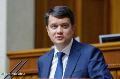 Разумков подставил Зеленского своим объяснением отказа поддержать закрытие трех каналов