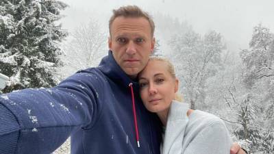 Миллионер Навальный попросил обычных граждан прислать ему денег