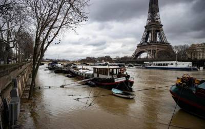 В Париже наводнение: Сена вышла из берегов