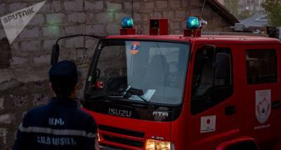 В Ереване частично сгорел автомобиль: водителя с ожогами госпитализировали