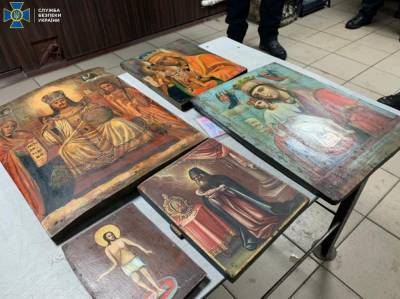 Жительница Запорожья пыталась незаконно вывезти в РФ иконы