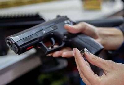 В Раду внесли два законопроекта о легализации короткоствольного оружия