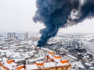 Трое пожарных погибли, спасая сотрудника горящего склада в Красноярске. Он тоже не выжил