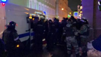 Песков назвал оправданными действия полиции на несогласованных акциях