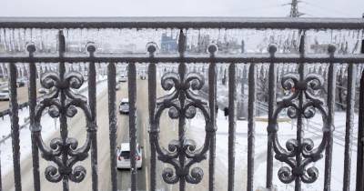 В Ровенской области идет ледяной дождь, а в Кировоградской — до сих пор вязнут в снегу авто