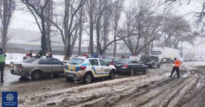 Масштабное ДТП в Одессе: столкнулись шесть авто, одного водителя госпитализировали (фото)