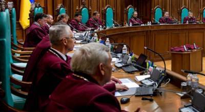 Судьи КСУ получают 300 тысяч ежемесячно и требуют доплат, – представитель Зеленского
