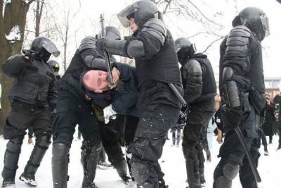 Макаров поблагодарил полицейских, избивавших людей на митинге 31 января