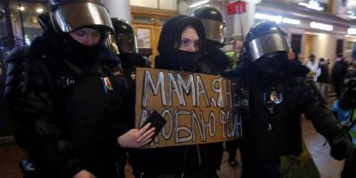 В Кремле назвали «оправданными» жесткие задержания на акциях протеста после приговора Навальному