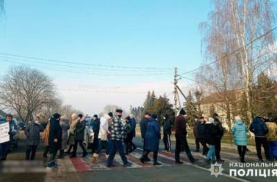 На Буковине перекрыта международная трасса: чего требуют протестующие