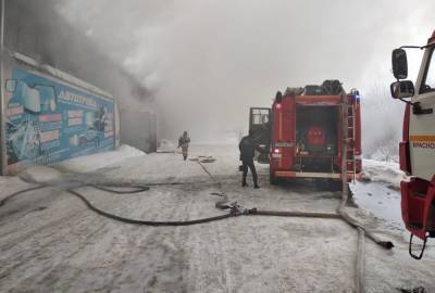 Мэр Красноярска сообщил о гибели троих пожарных на горящем складе