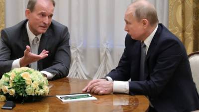 У Путина резко отреагировали на закрытие телеканалов Козака в Украине