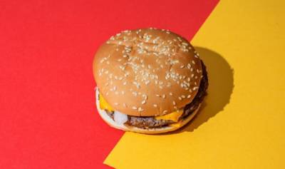 Гамбургер без гамбургера: работник Макдональдса рассказал о самом необычном заказе – видео