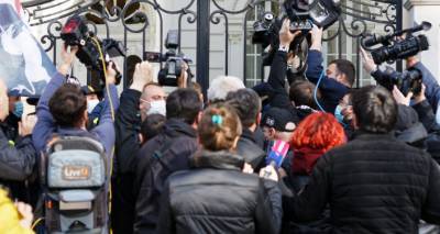 Сторонники "Грузинского марша" пытались ворваться в резиденцию президента - видео