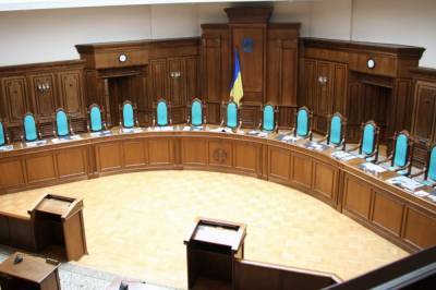 Двое судей КСУ хотят взыскать с государства 1,3 миллиона гривен, – представитель Зеленского